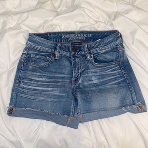 American Eagle Outfitters super super stretch midi med wash jean shorts size 4